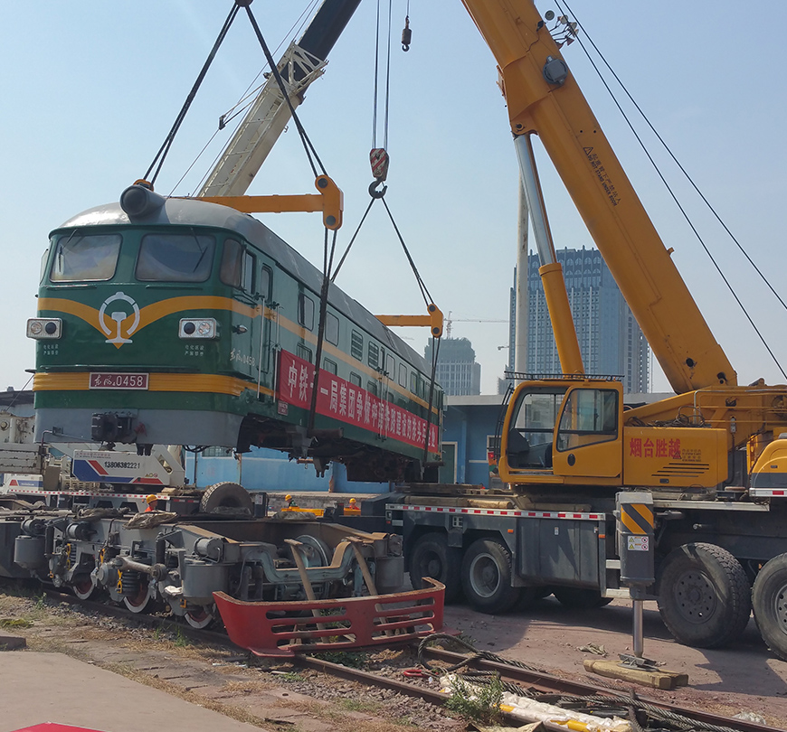 2015年火車頭吊裝